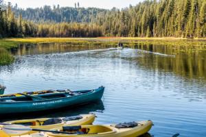kayaks-on-lake-tll